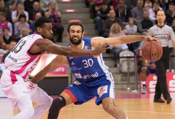 送到禁区边 送到禁区边