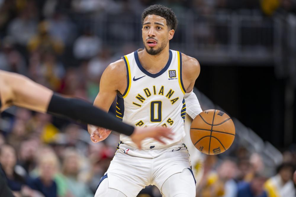 随着足球转 随着足球转